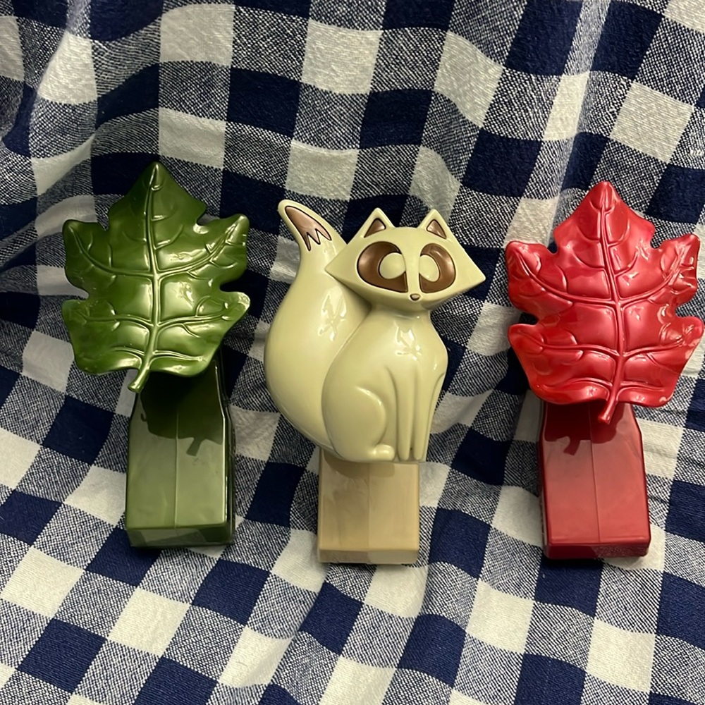 Bath & Body Works Wallflowers Raccoon and Two Fall leaves (set of three)